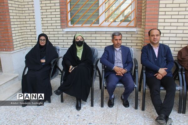 کاشت نهال در دبستان شهدای مدافع سلامت در بوشهر