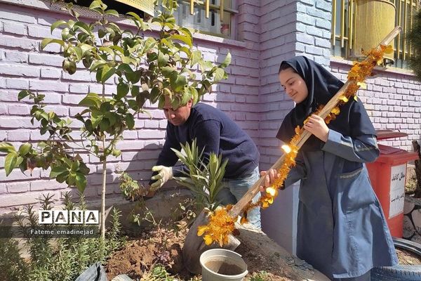 آیین روز درختکاری در دبیرستان تربیت رودهن