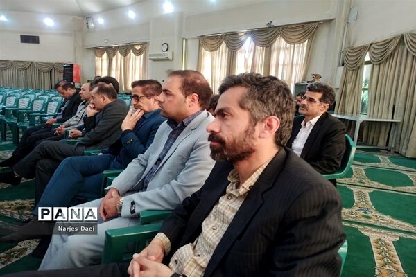 مراسم تقدیر از معاونان پرورشی ناحیه 2 مشهد