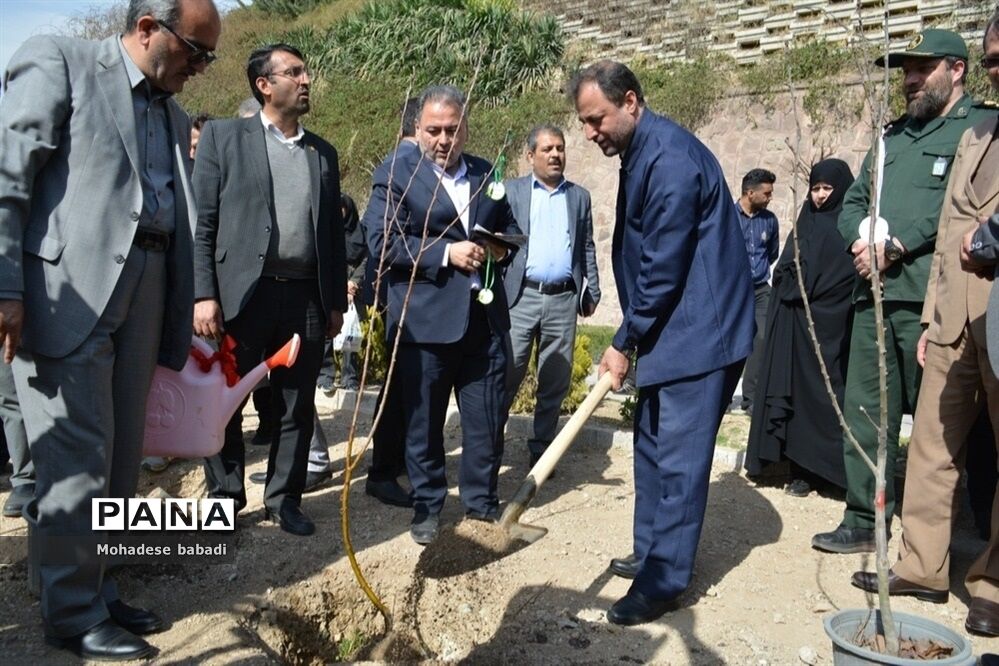 مراسم روز درختکاری و گرامیداشت هفته منابع طبیعی در منطقه ۲