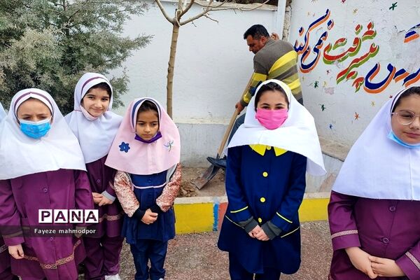 مراسم درختکاری در دبستان حضرت زهرا(س)یک رودهن