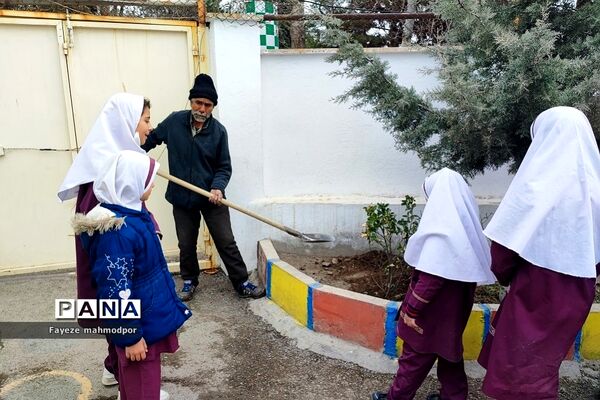مراسم درختکاری در دبستان حضرت زهرا(س)یک رودهن