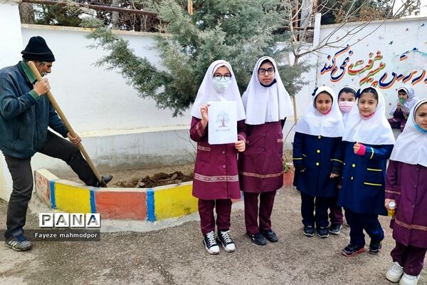 مراسم درختکاری در دبستان حضرت زهرا(س)یک رودهن