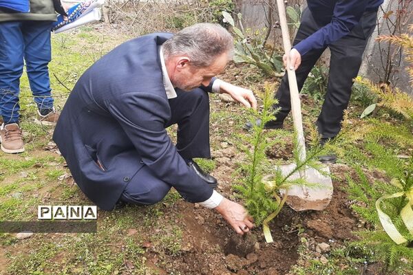 برگزاری همزمان مراسم نمادین جشن نیکوکاری و جشن درختکاری