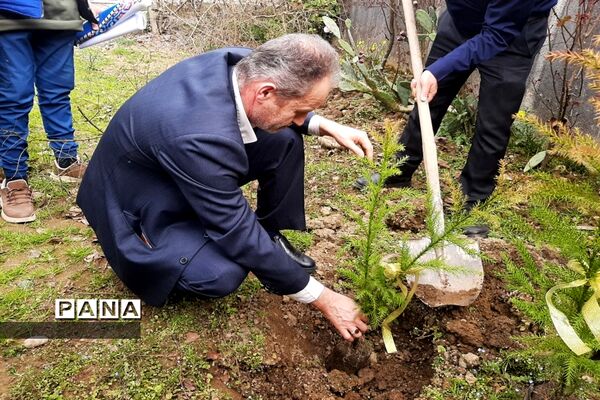 برگزاری همزمان مراسم نمادین جشن نیکوکاری و جشن درختکاری