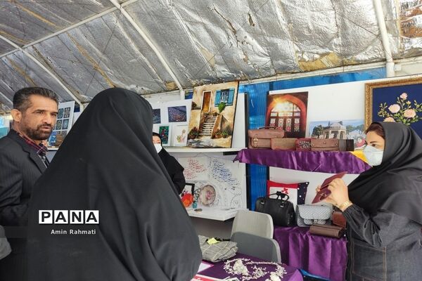برگزاری نمایشگاه دستاوردهای دانش‌آموزان در هنرستان‌های ناحیه چهار شیراز