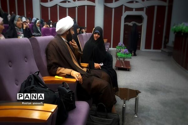 دانشجو معلمان پردیس نسیبه تهران میزبان پرچم متبرک حرم امام حسین (ع) شدند