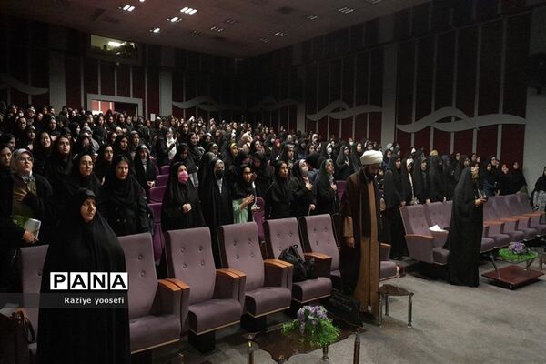 دانشجو معلمان پردیس نسیبه تهران میزبان پرچم متبرک حرم امام حسین (ع) شدند