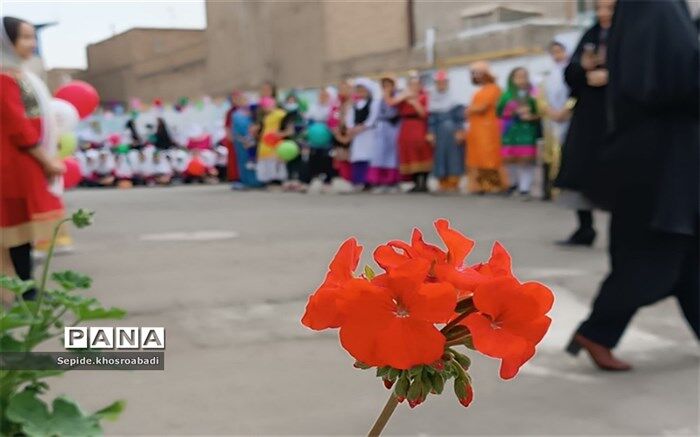مراسم کاشت نهال در مهد گل‌ و گیاه کشور