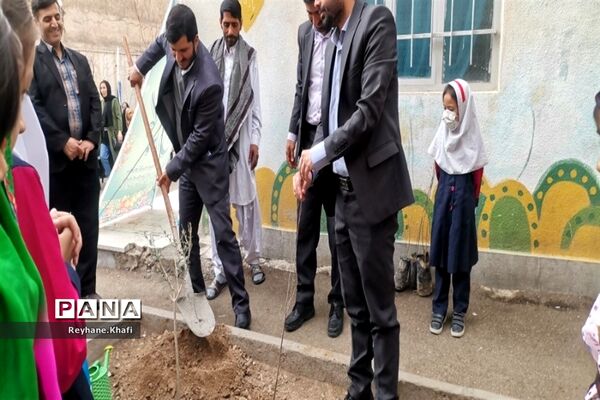 جشن نیکوکاری و درختکاری  در مدرسه مسلم صادقی شریف‌آباد پاکدشت