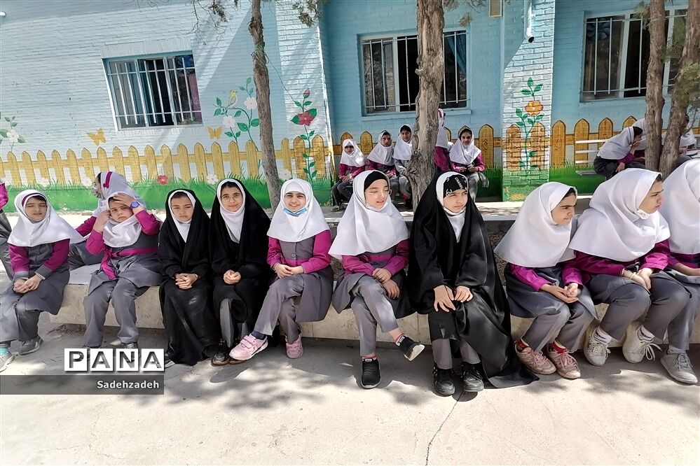 جشن میلاد منجی عالم بشریت مهدی موعود(عج) در مدرسه حضرت زینب شهرستان خاتم