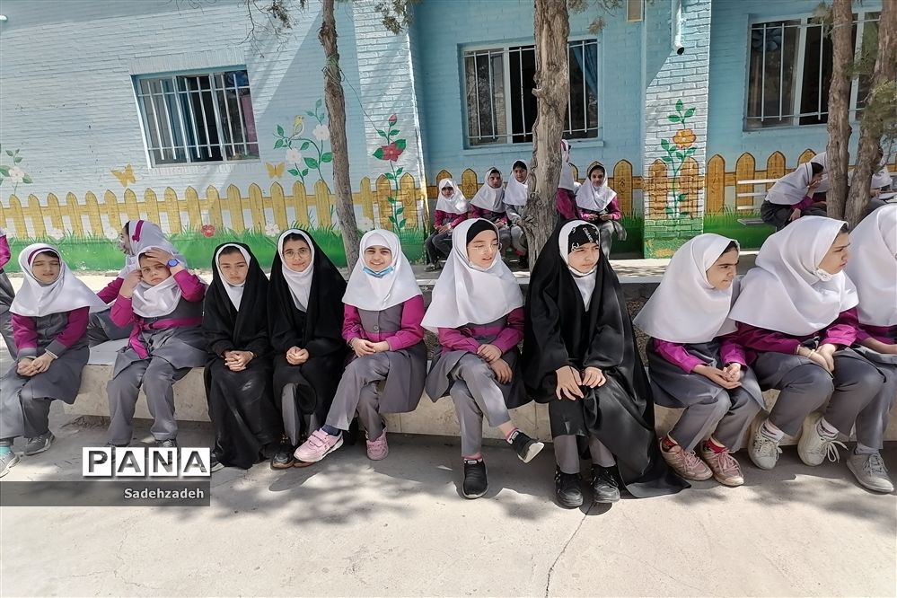 جشن میلاد منجی عالم بشریت مهدی موعود(عج) در مدرسه حضرت زینب شهرستان خاتم