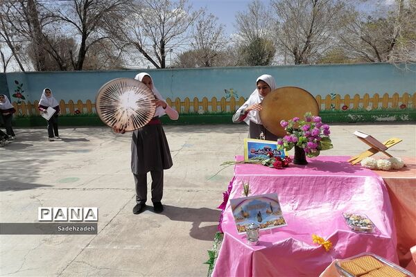 جشن میلاد منجی عالم بشریت مهدی موعود(عج) در مدرسه حضرت زینب شهرستان خاتم