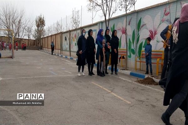 درختکاری در مدرسه حضرت مهدی(عج) پاکدشت