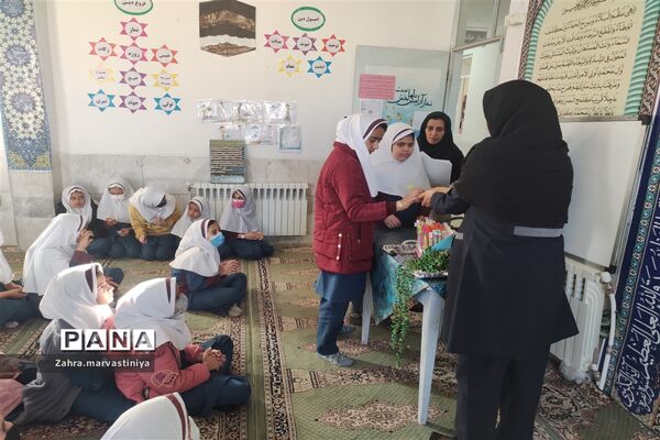 گرامیداشت هفته درختکاری در مدرسه زکیه شهرستان مروست