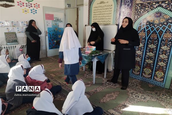 گرامیداشت هفته درختکاری در مدرسه زکیه شهرستان مروست