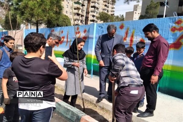 برگزاری روز درختکاری در دبستان شهید حسن جعفری پاکدشت