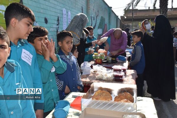 برگزاری بازارچه مهربانی کمک به کودکان کار در دبستان امام حسین(ع) شهرستان بهبهان