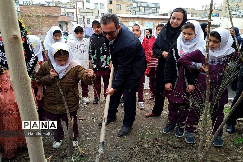 گرامیداشت هفته منابع طبیعی در دبستان زینب یک ملارد