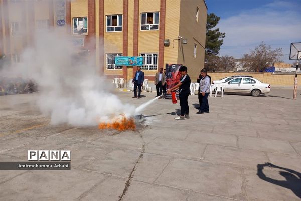 مانور آتش‌نشانی و اورژانس در مدارس تربت جام
