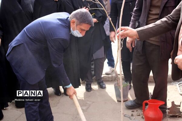 گرامیداشت روز درختکاری در ناحیه یک بهارستان