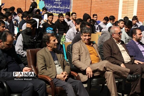مراسم تجلیل از دانش‌آموزان برتر در دبیرستان آل یاسین شهرری