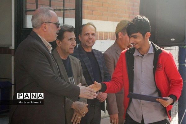 مراسم تجلیل از دانش‌آموزان برتر در دبیرستان آل یاسین شهرری