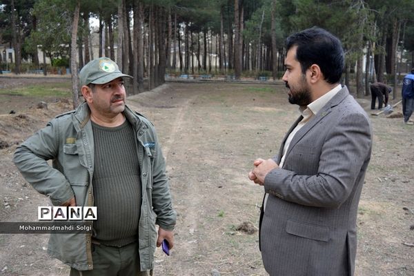 کاشت صد و پنجاه نهال به مناسبت آیین استانی گرامیداشت روز درختکاری در شهریار