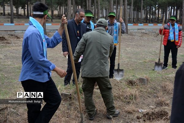 کاشت صد و پنجاه نهال به مناسبت آیین استانی گرامیداشت روز درختکاری در شهریار