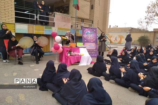 برگزاری جشن نیمه شعبان در دبیرستان عدالت شهر جوادآباد