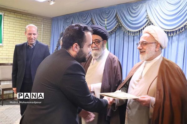 دیدار و تجلیل از مربیان فعال اتحادیه انجمن‌های اسلامی دانش‌آموزی آذربایجان شرقی