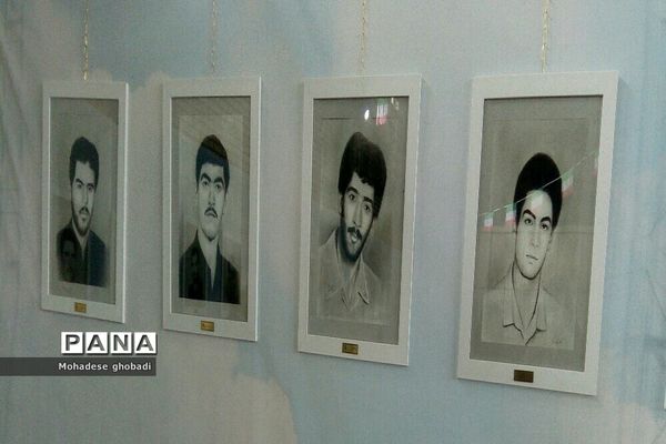 نمایشگاه سرو قامتان سرخ گلستان در بهارستان