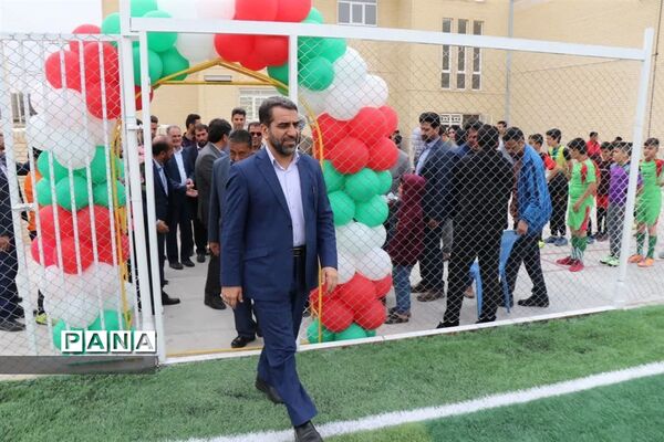 افتتاح ۲ زمین چمن مصنوعی با حضور معاون استاندار در ابرکوه