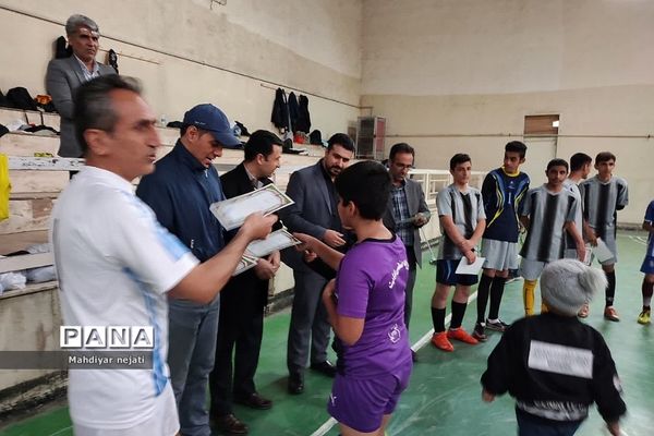 برگزاری جام «پدرپسری» فوتسال در دبیرستان استعدادهای درخشان شهید بهشتی رودهن