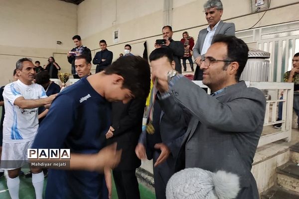 برگزاری جام «پدرپسری» فوتسال در دبیرستان استعدادهای درخشان شهید بهشتی رودهن