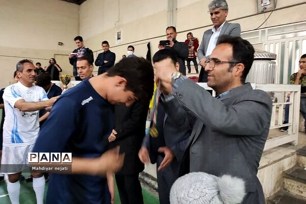 برگزاری جام «پدرپسری» فوتسال در دبیرستان استعدادهای درخشان شهید بهشتی رودهن