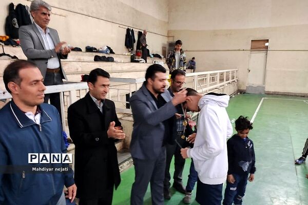 برگزاری جام «پدرپسری» فوتسال در دبیرستان استعدادهای درخشان شهید بهشتی رودهن