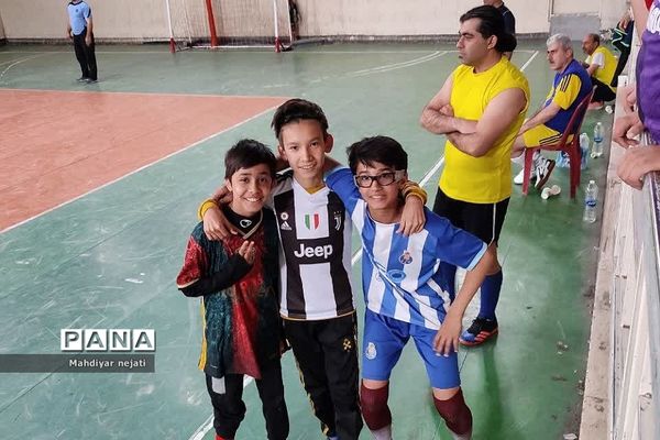 برگزاری جام «پدرپسری» فوتسال در دبیرستان استعدادهای درخشان شهید بهشتی رودهن
