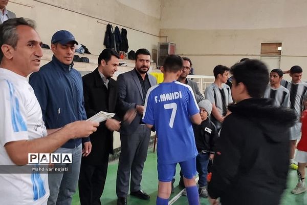 برگزاری جام «پدرپسری» فوتسال در دبیرستان استعدادهای درخشان شهید بهشتی رودهن