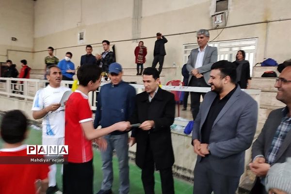 برگزاری جام «پدرپسری» فوتسال در دبیرستان استعدادهای درخشان شهید بهشتی رودهن