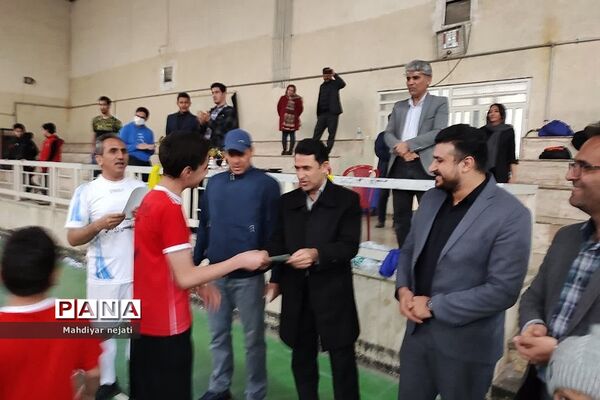 برگزاری جام «پدرپسری» فوتسال در دبیرستان استعدادهای درخشان شهید بهشتی رودهن