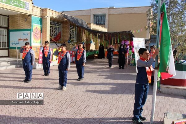 نواختن زنگ درختکاری در مدرسه گلستان شهرستان سمنان -1