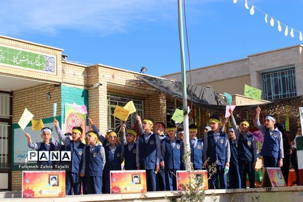 نواختن زنگ درختکاری در مدرسه گلستان شهرستان سمنان -1