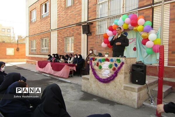 جشن نیمه شعبان و تقدیر از رتبه‌های برتر، در دبیرستان عفت آهنگری ناحیه یک ری