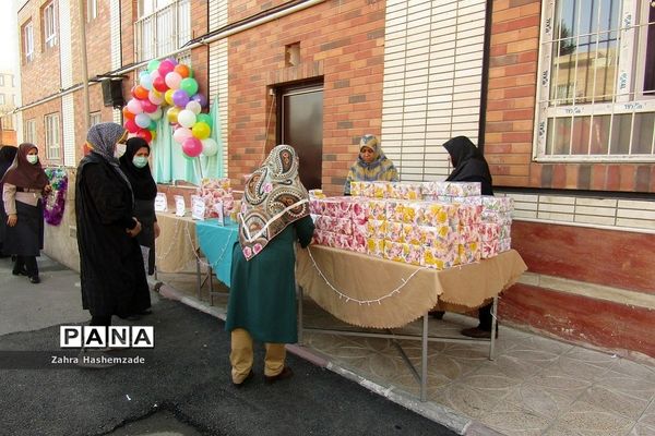 جشن نیمه شعبان و تقدیر از رتبه‌های برتر، در دبیرستان عفت آهنگری ناحیه یک ری