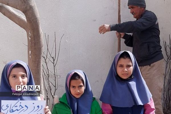 روز درختکاری در دبستان شهید سجادیان و امام رضا(ع) رودهن