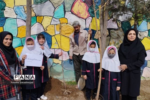 روز درختکاری در دبستان شهید سجادیان و امام رضا(ع) رودهن