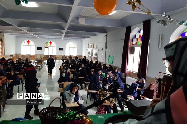 برگزاری جشن نیمه‌شعبان در دبیرستان زینبیه منطقه ۱۳