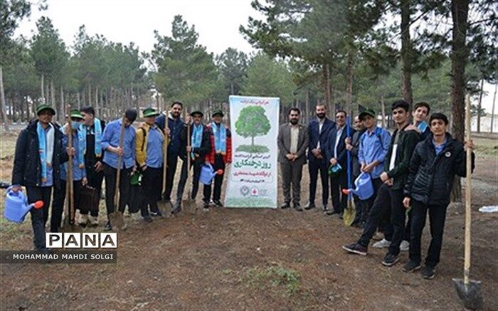 برگزاری آیین گرامیداشت روز درختکاری در اردوگاه منتظری شهرستان شهریار/فیلم