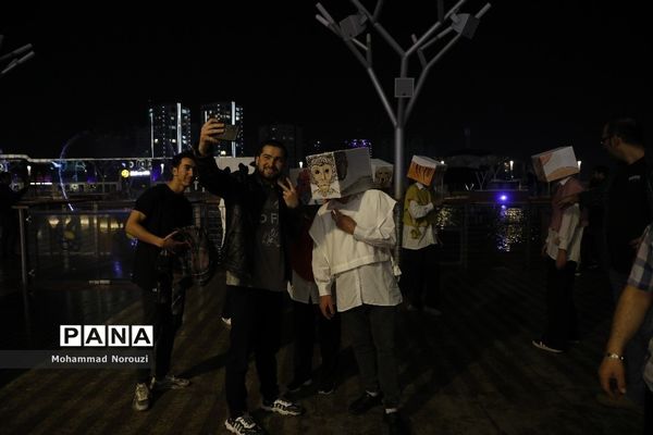 پایکوبی آب و نور در شب شکفتن گل نرگس